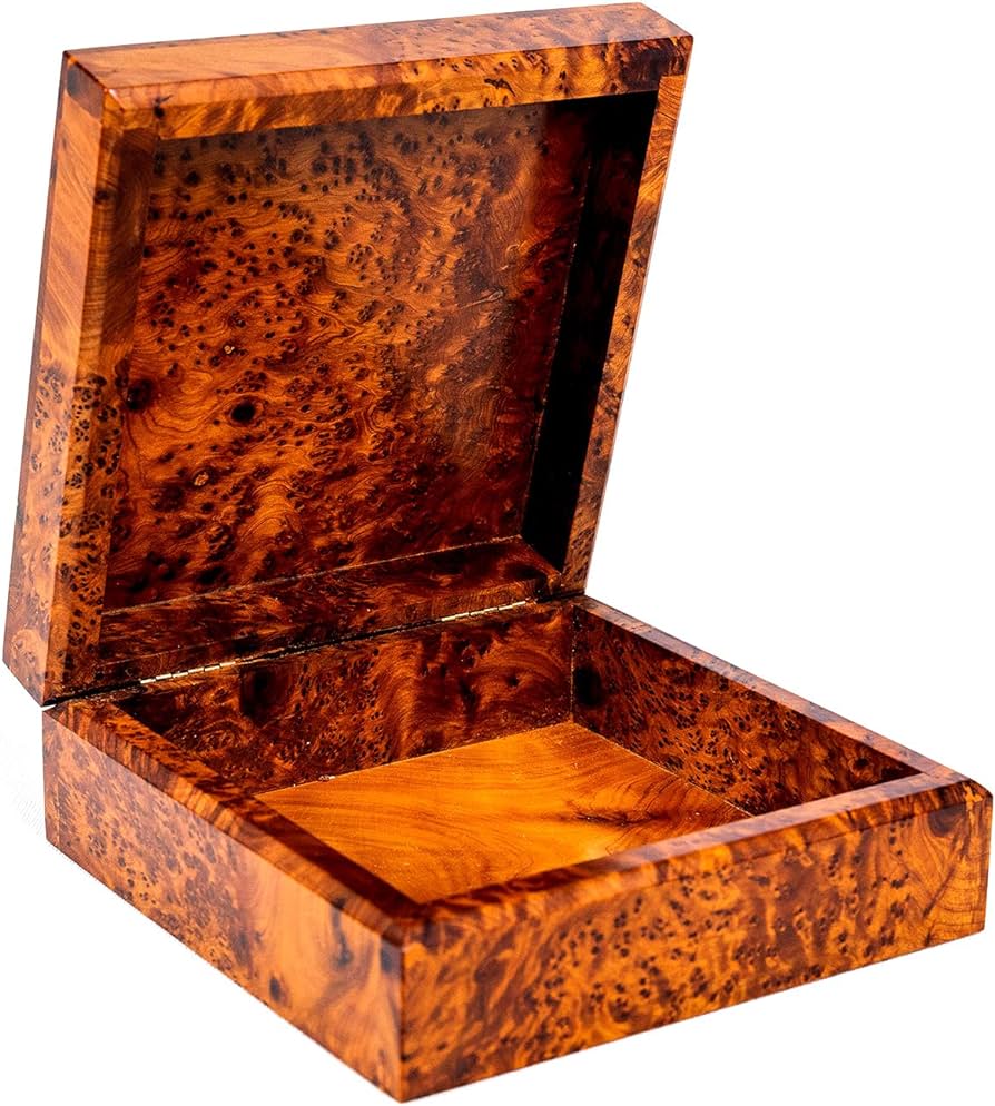 caja de raíz de ciprés cartagenero 